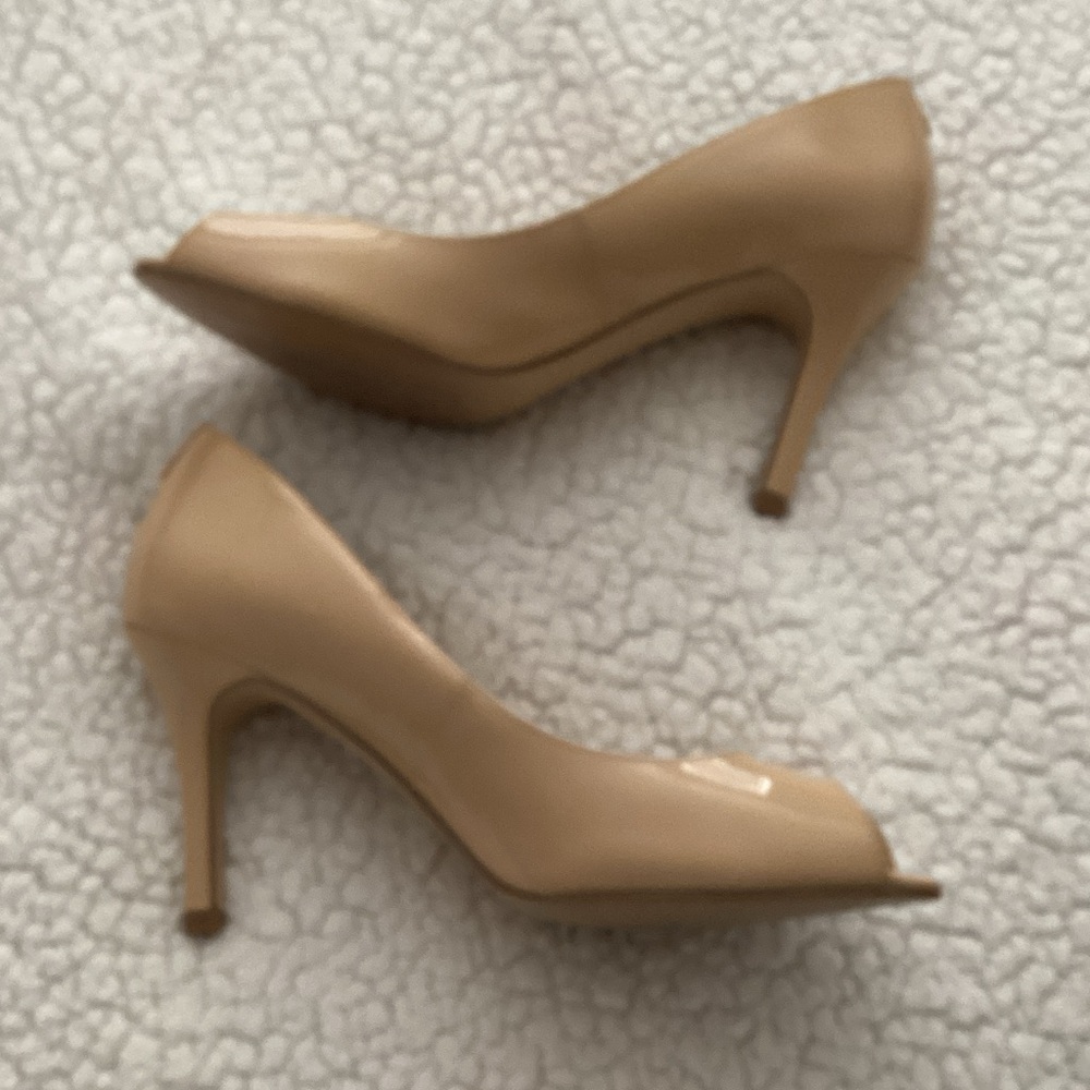 RARE nude low heel genuine leather patent leather pump